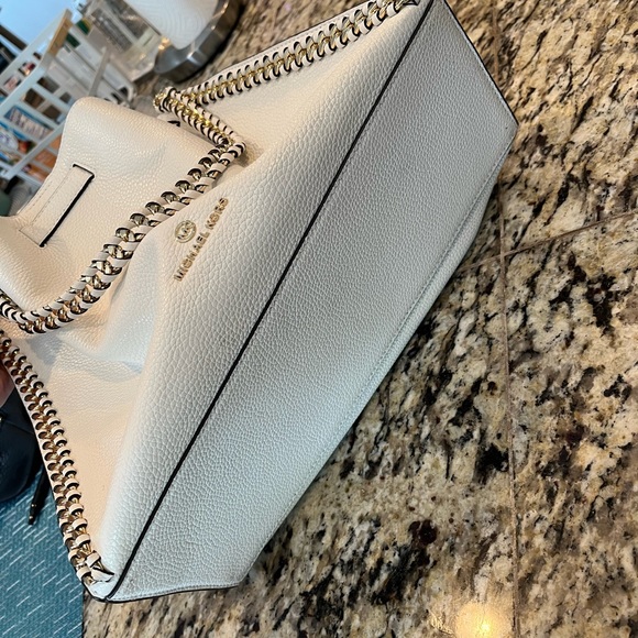 Michael Kors large pebbled leather shoulder bag - Picture 5 of 7